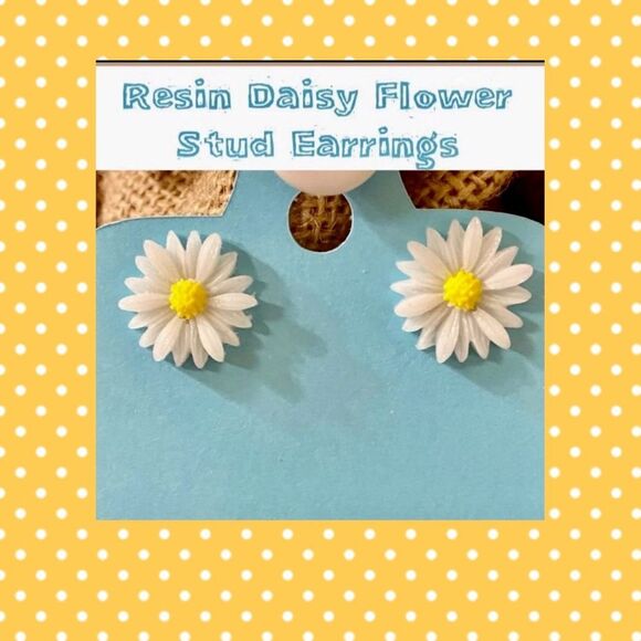 Daisy Stud Earrings - Picture 1 of 2
